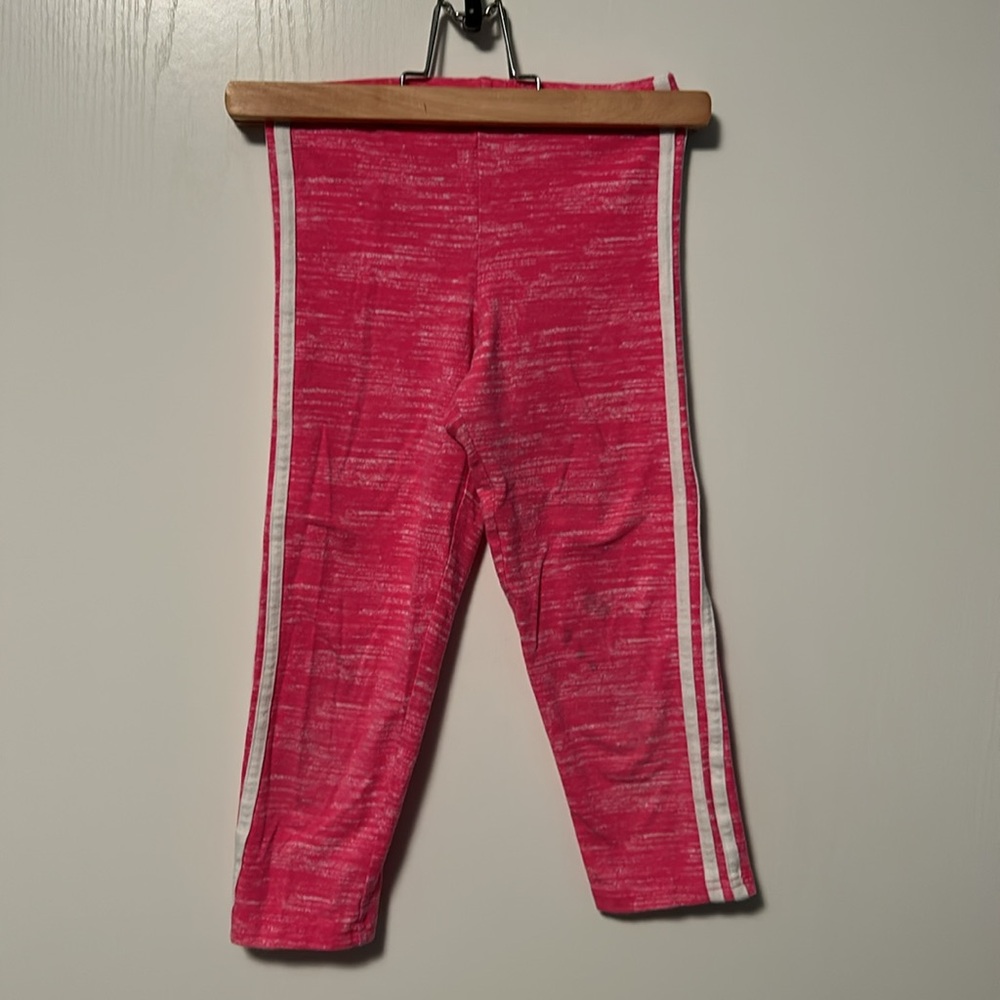 👧Girls Leggings. Size M Stretch. 14.5” Inseam. Old Navy. Stain on one knee.